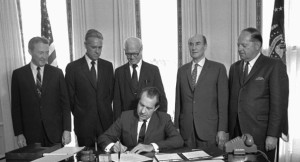 Photo of President Nixon signing the ESA into law